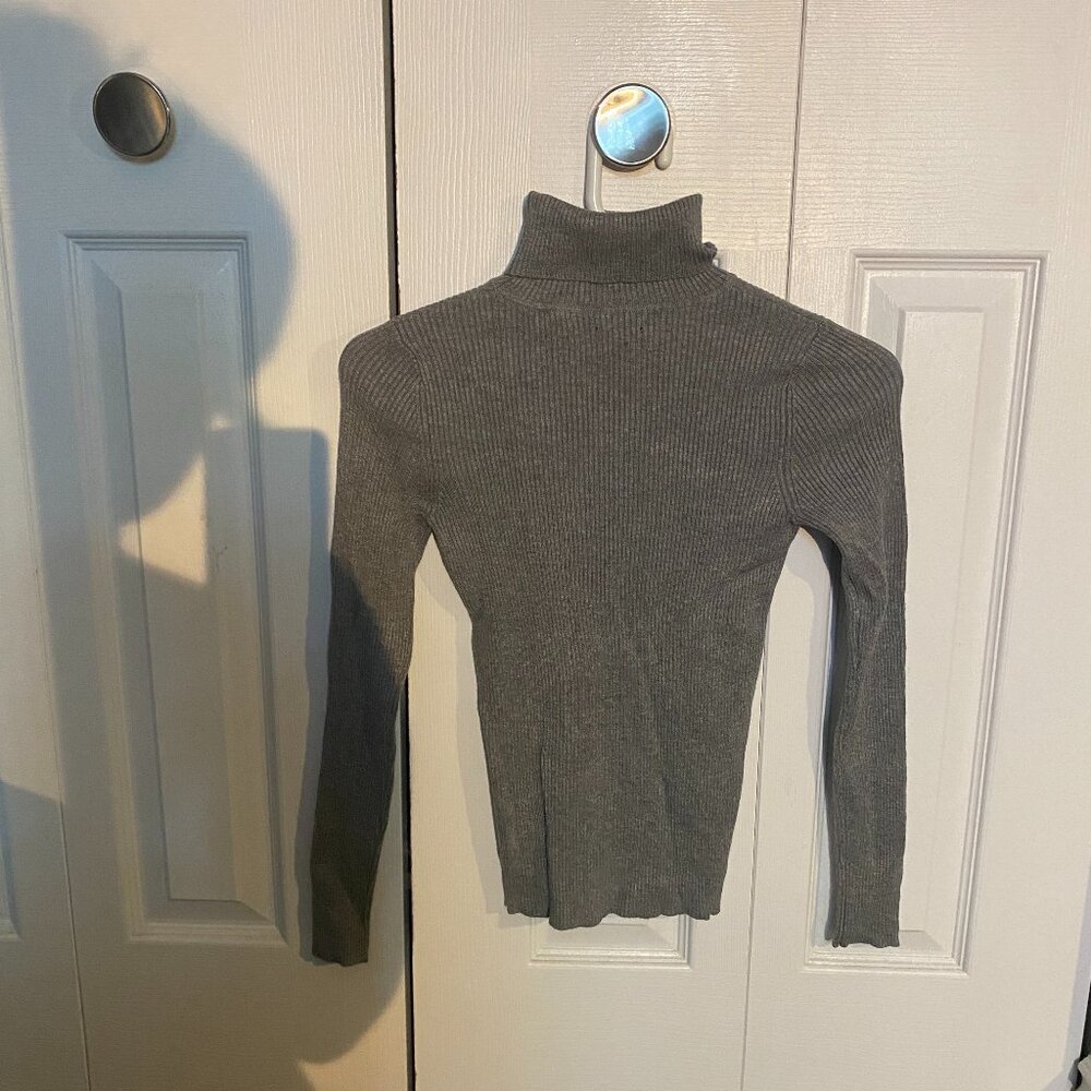 Ribbed-Knit Light Grey Turtleneck Top
